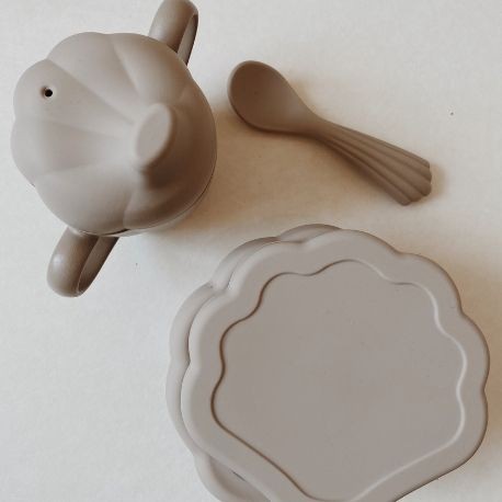 Konges Sløjd, Clam Set, 3-piece dinner set Warm grey, Available in several versions